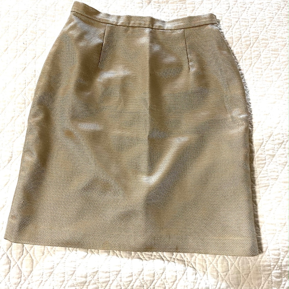 Jacket and skirt. - Picture 2 of 5